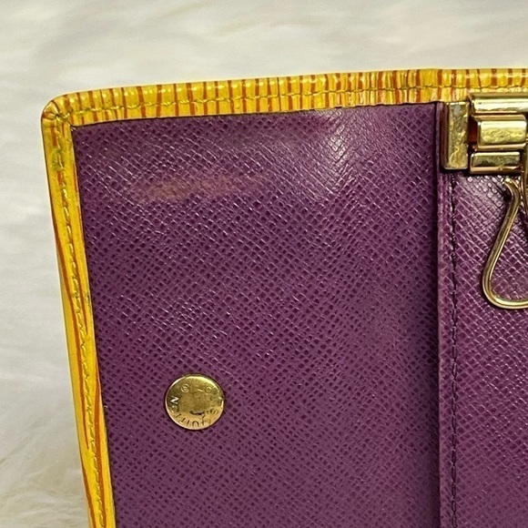 LOUIS VUITTON epi leather 6 key holder in mustard - Picture 7 of 15